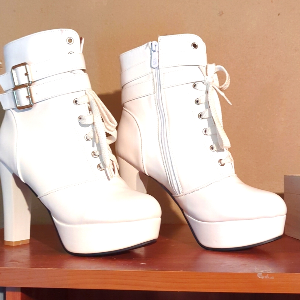Size 8 white boot heels